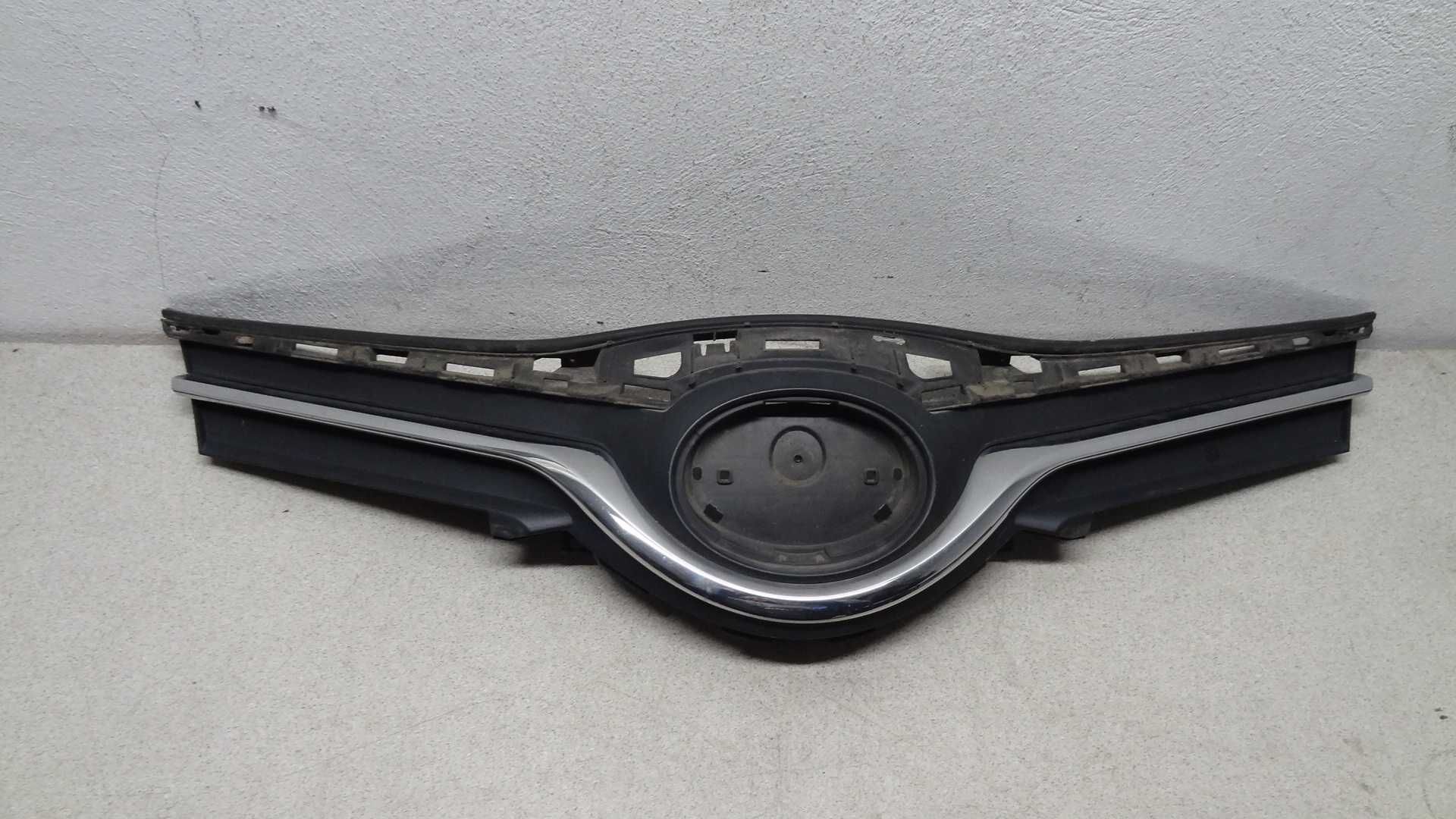Toyota yaris III lift 14-17 atrapa grill
