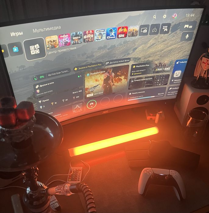 Монитор AOC 32 дюйма с вогнутым экраном, 240 герц