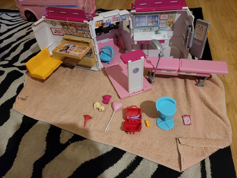 Zabawki- Barbie (karetka, kamper, samolot)