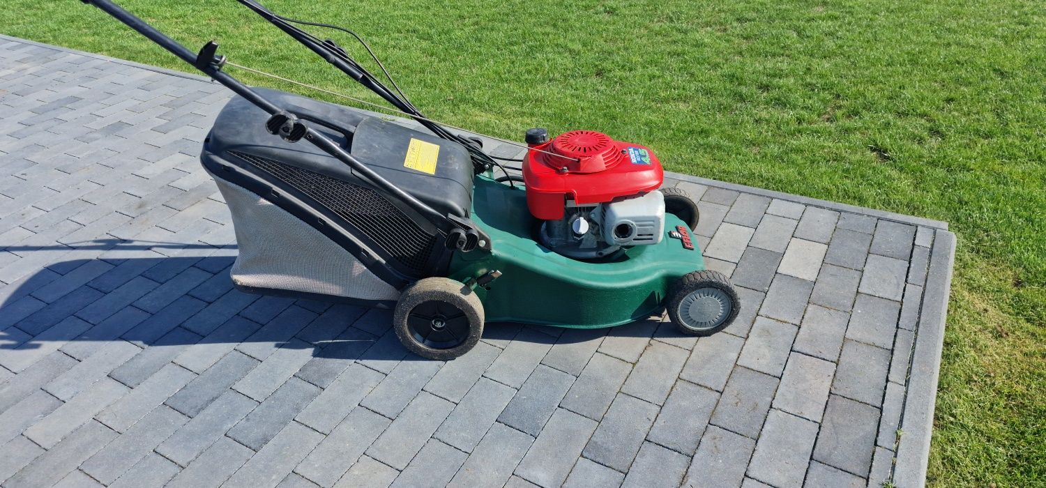Sprzedam kosiarkę z napędem Silnik Honda