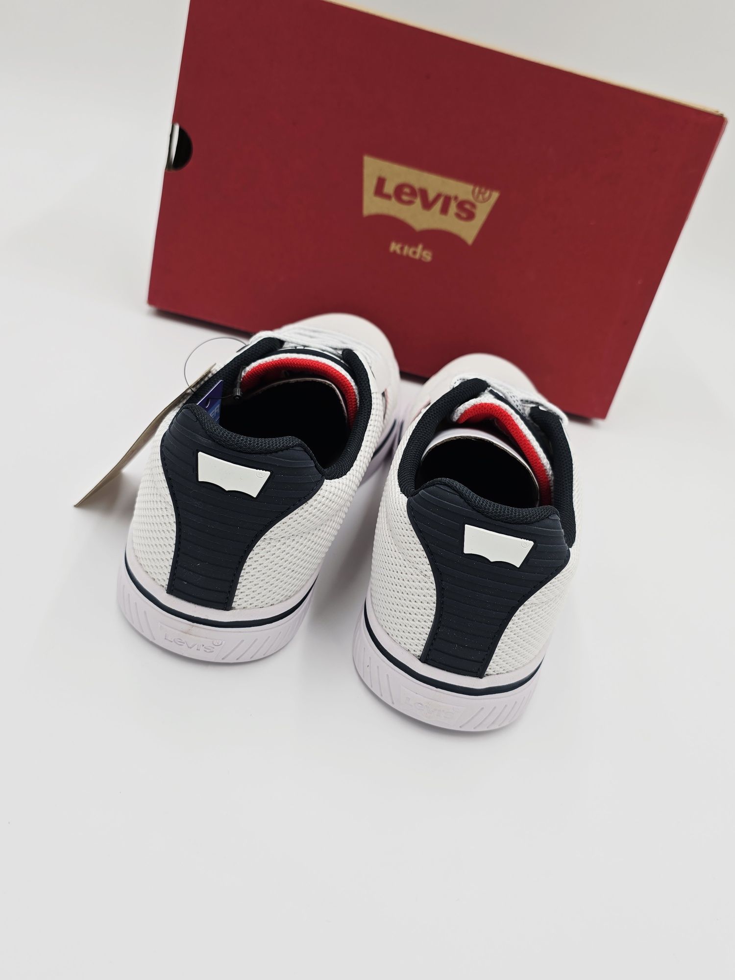 Nowe Levi's Future X r.38
