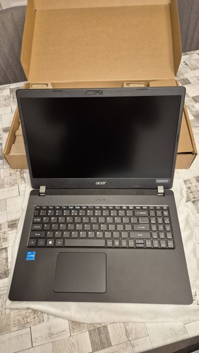 Acer TravelMate P2 i3 laptop 15.6" Intel Core i3 8 GB / 256 GB