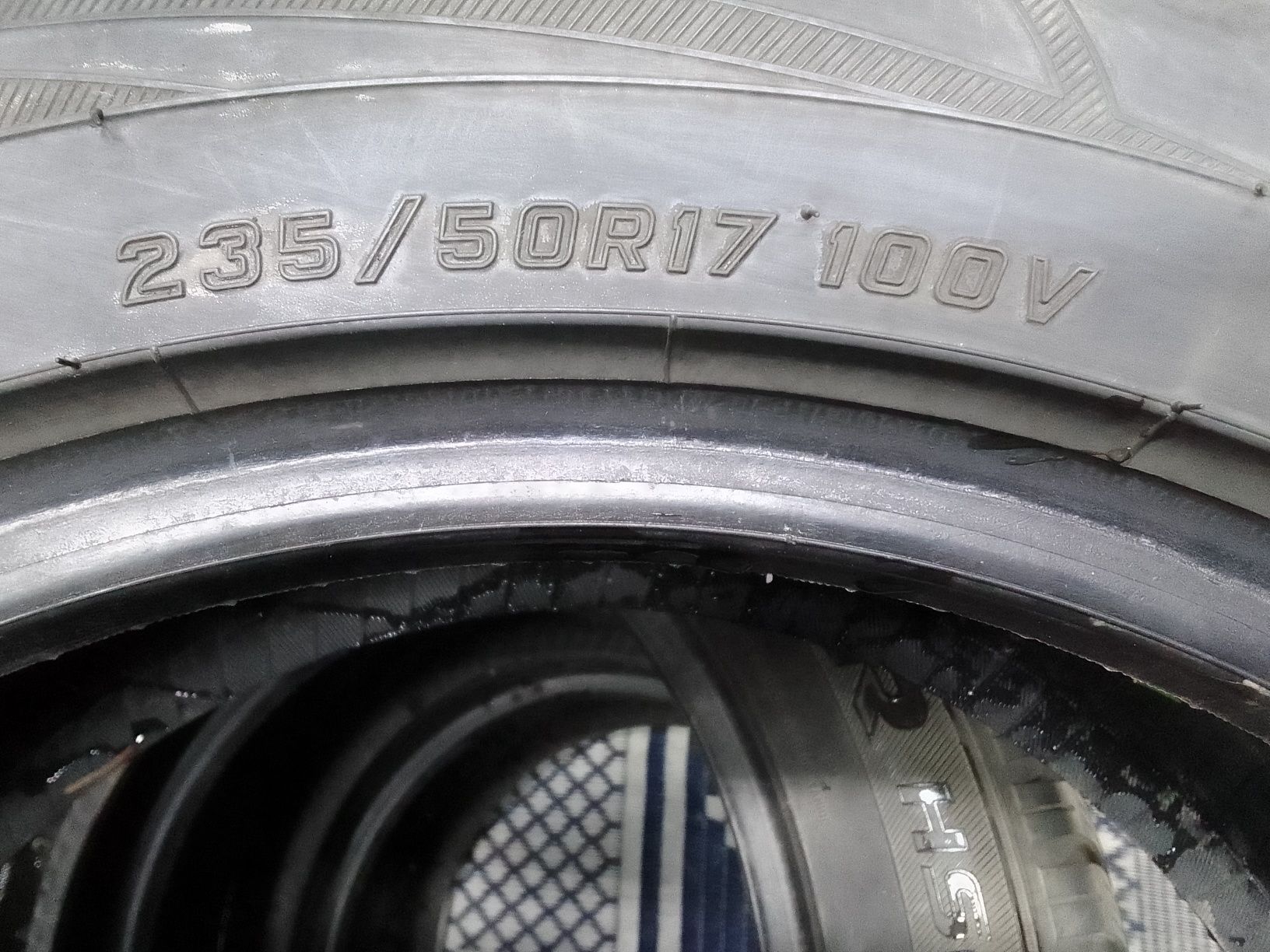 Cena za 4 Opony zimowe 235/50r17 FALKEN