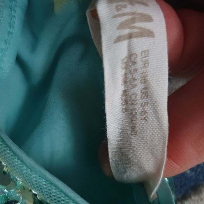 Elegancka cekinowa sukienka firmy H&M rozm. 116
