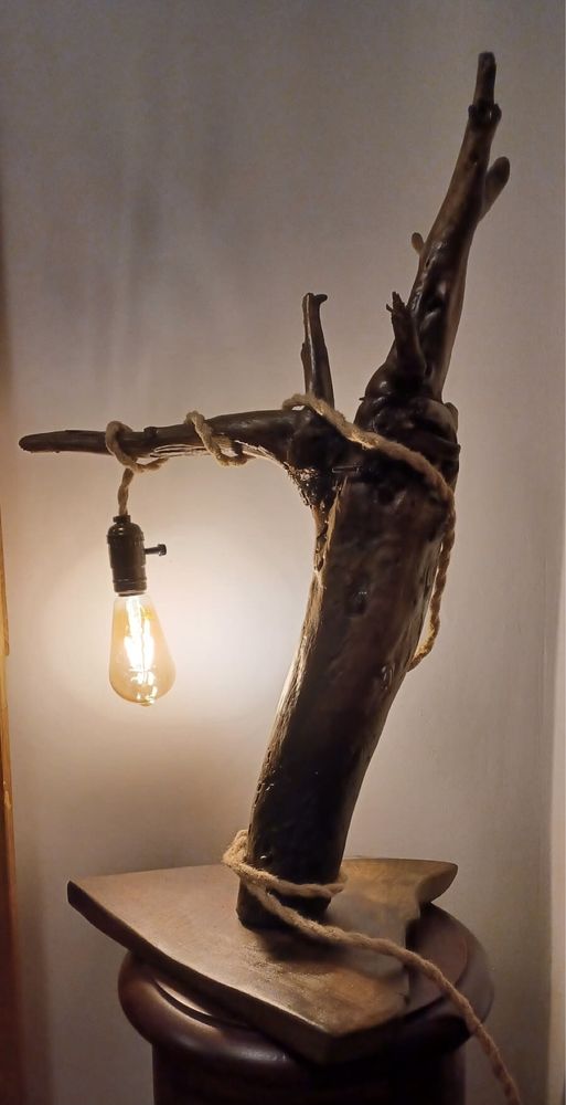 Lampa z korzenia, rękodzieło