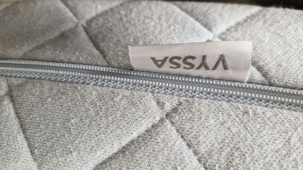 Szare drewniane łóżko Sundvik z ikea regul. długość dno i 2x materace