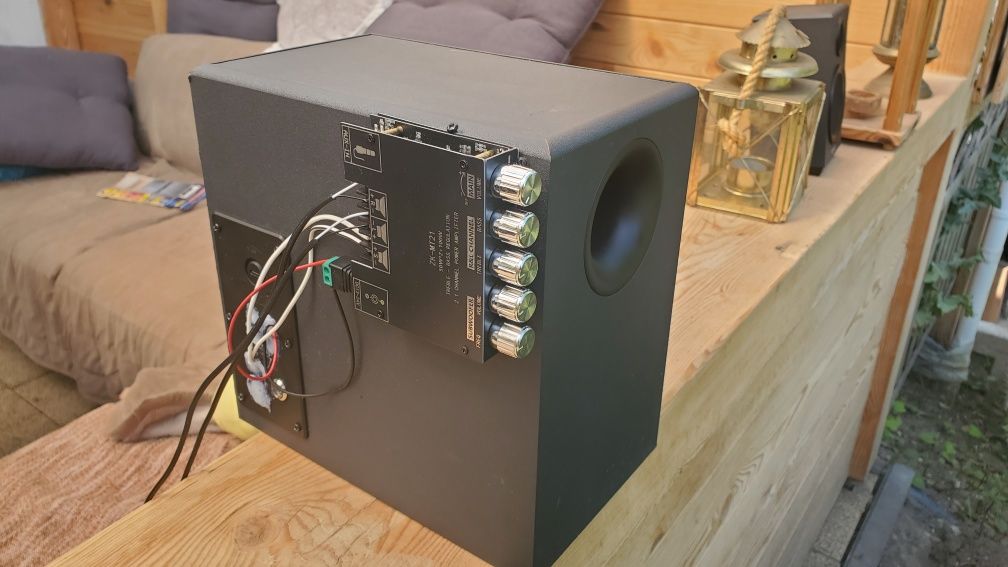 Mobilny głośnik Bluetooth z subwooferem Logitech – zestaw DIY z aku