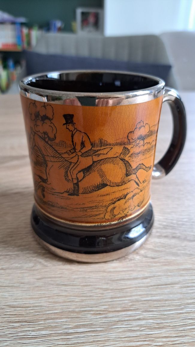 Caneca Arthur Wood