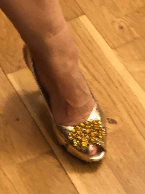 Sapatos senhora cerimonia dourados estado novo