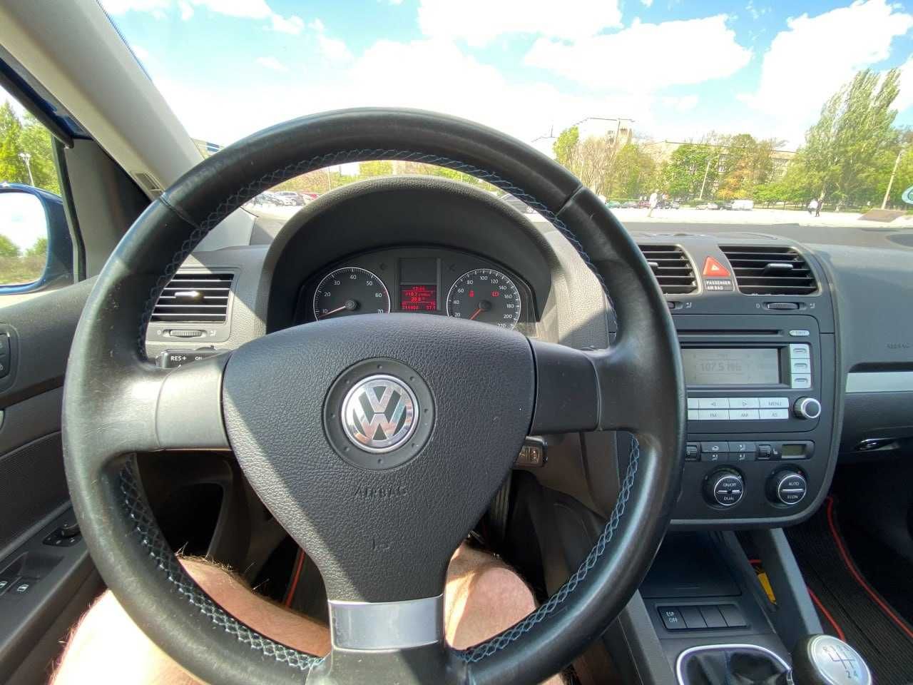 Автомобиль Volkswagen Golf  2007, V поколения