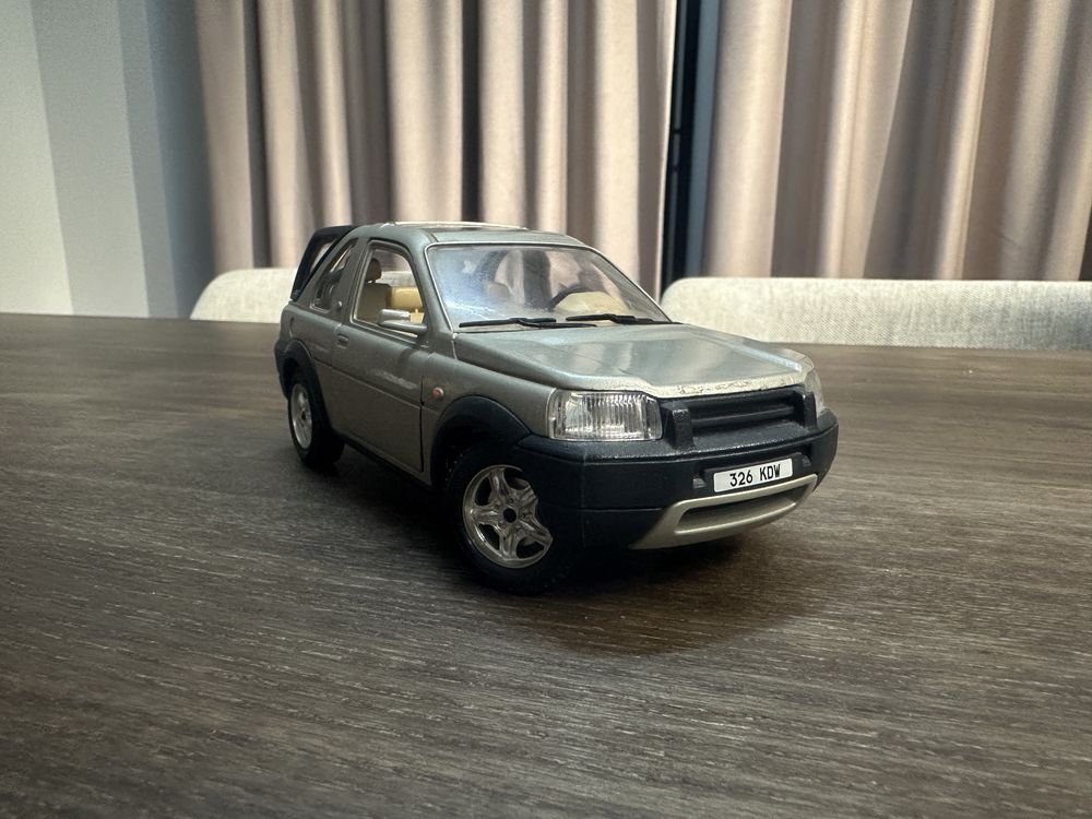 Land rover Freelander 1:24 Bburago