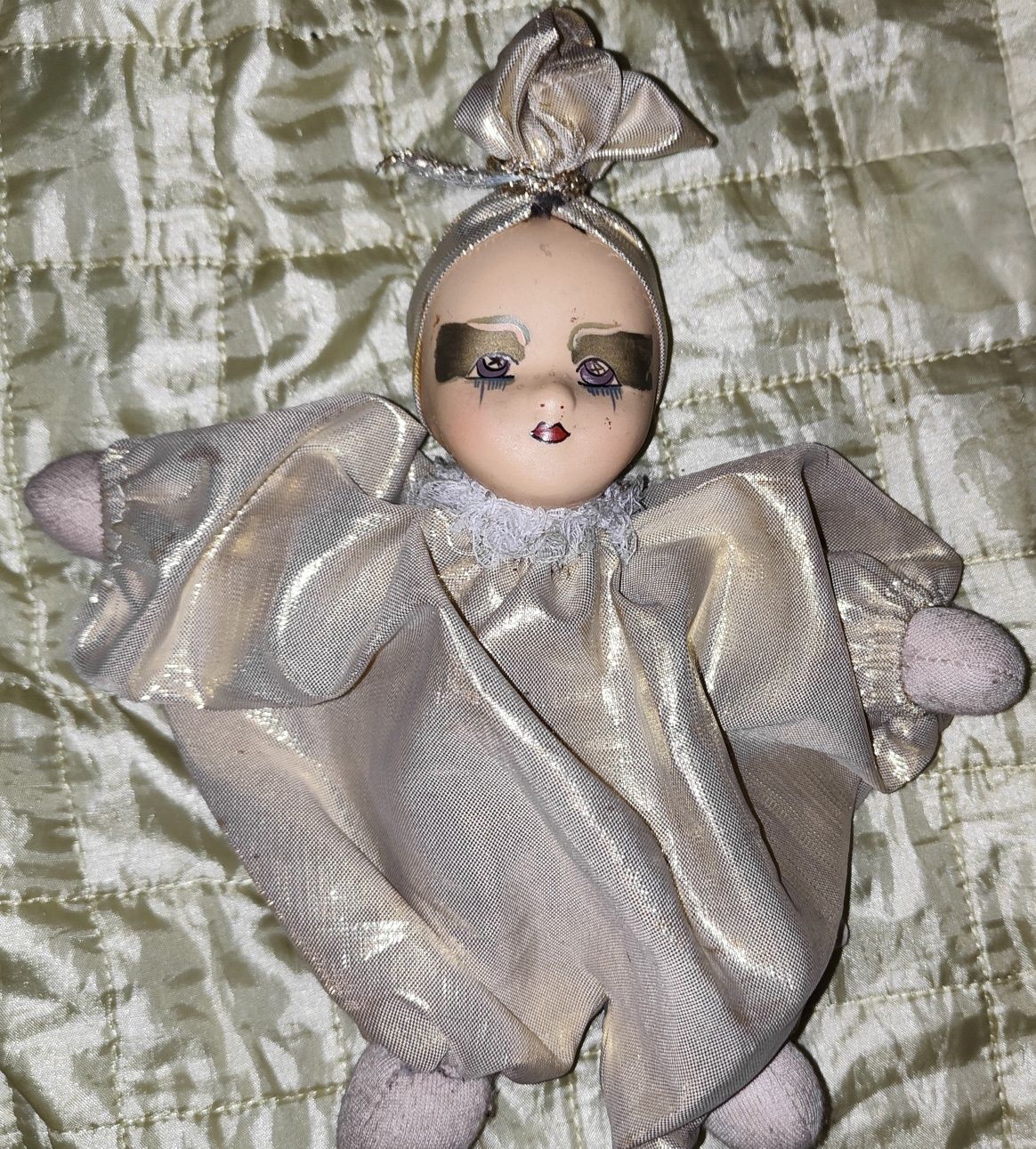 Porcelanowa lalka  ,gratis Pierrot  porcelanowy