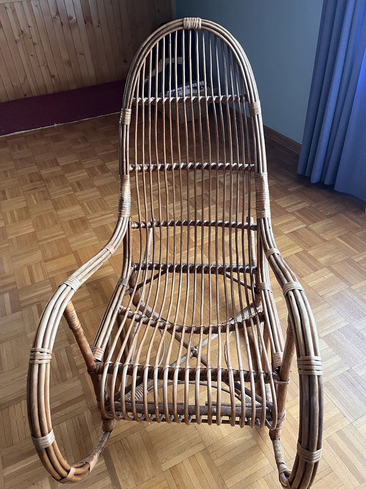 Fotel bujany rattanowy