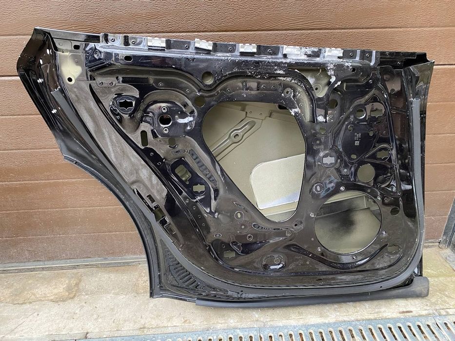 Porsche Taycan двері задні ліві