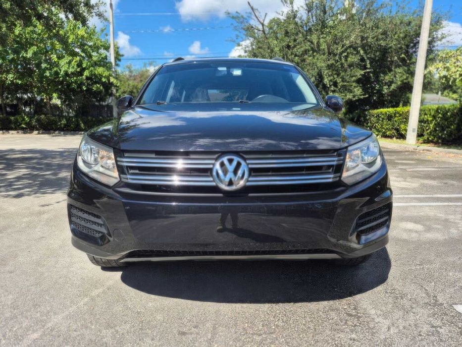 Volkswagen Tiguan S      2017