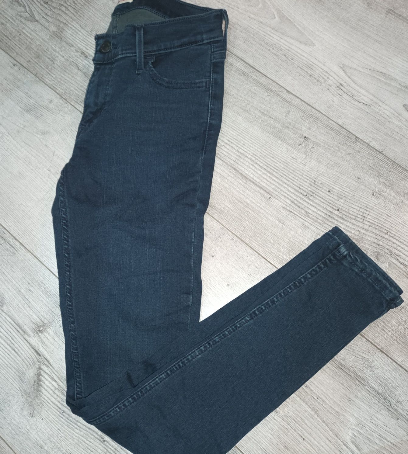 Jeansy Levis super skinny R 26