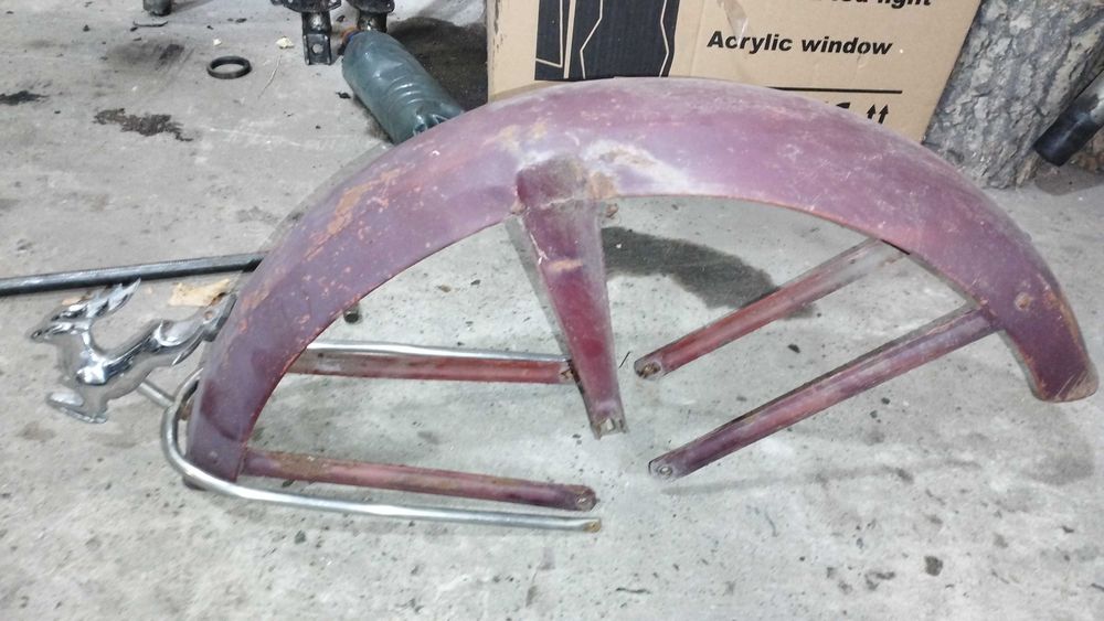 Переднее крыло на Яву вишневку под 18 колесо