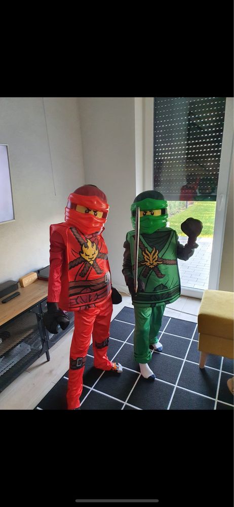 Strój Ninjago + maska, w stanie idealnym. Rozm M ( 7-10 lat )