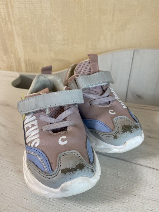 Кросівки для дівчинки 26 р