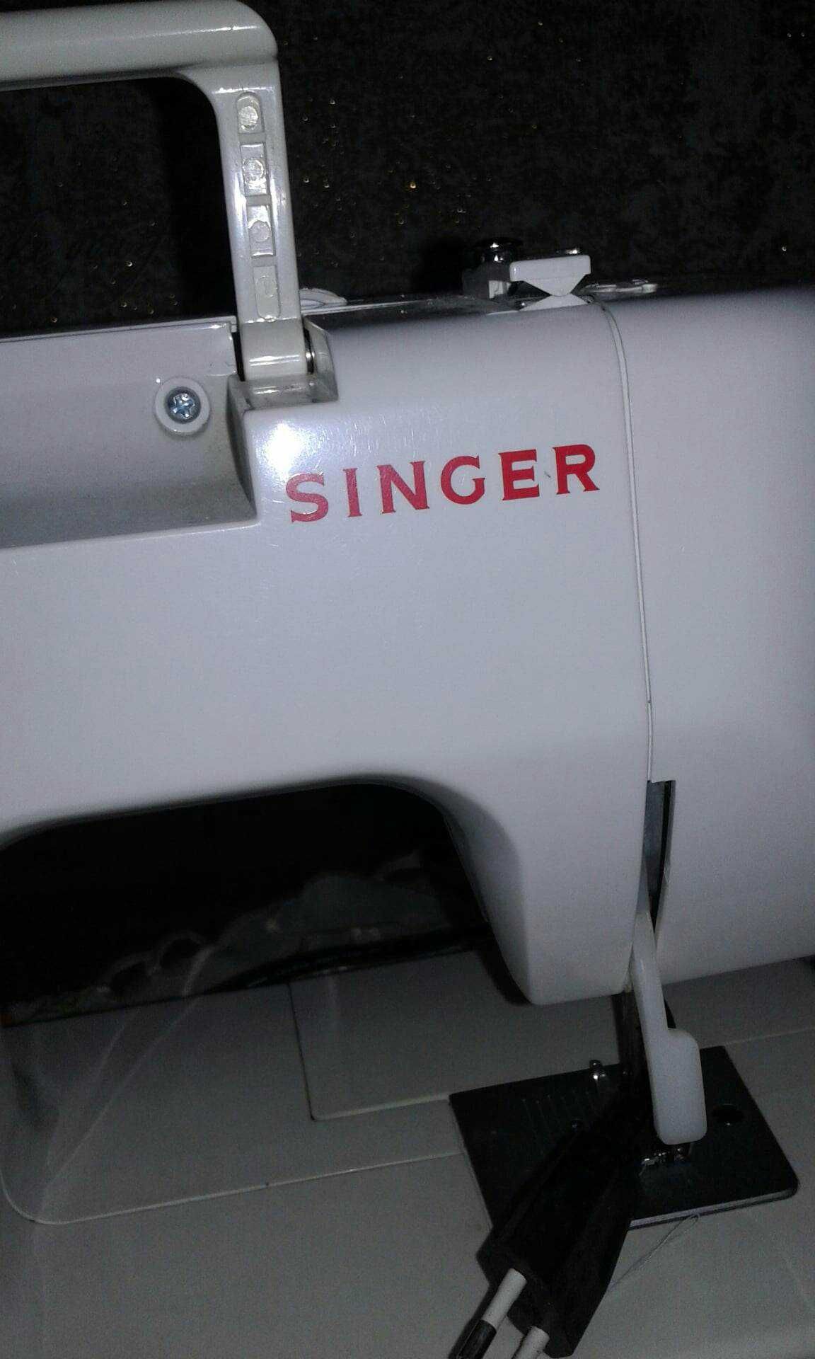 Продам швейну машинку практично нову Singer 1507