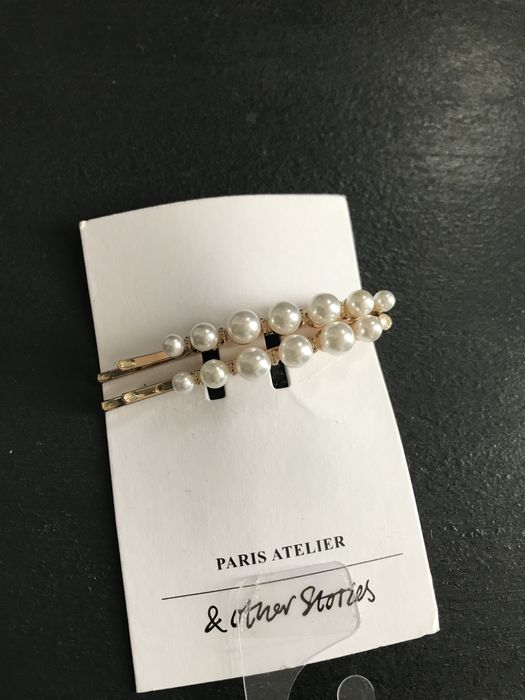 & Other Stories dwie nowe wsuwki spinki perełki złote