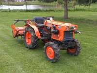 Traktor ogrodowy KUBOTA B7001 4x4  16KM 3cylindry