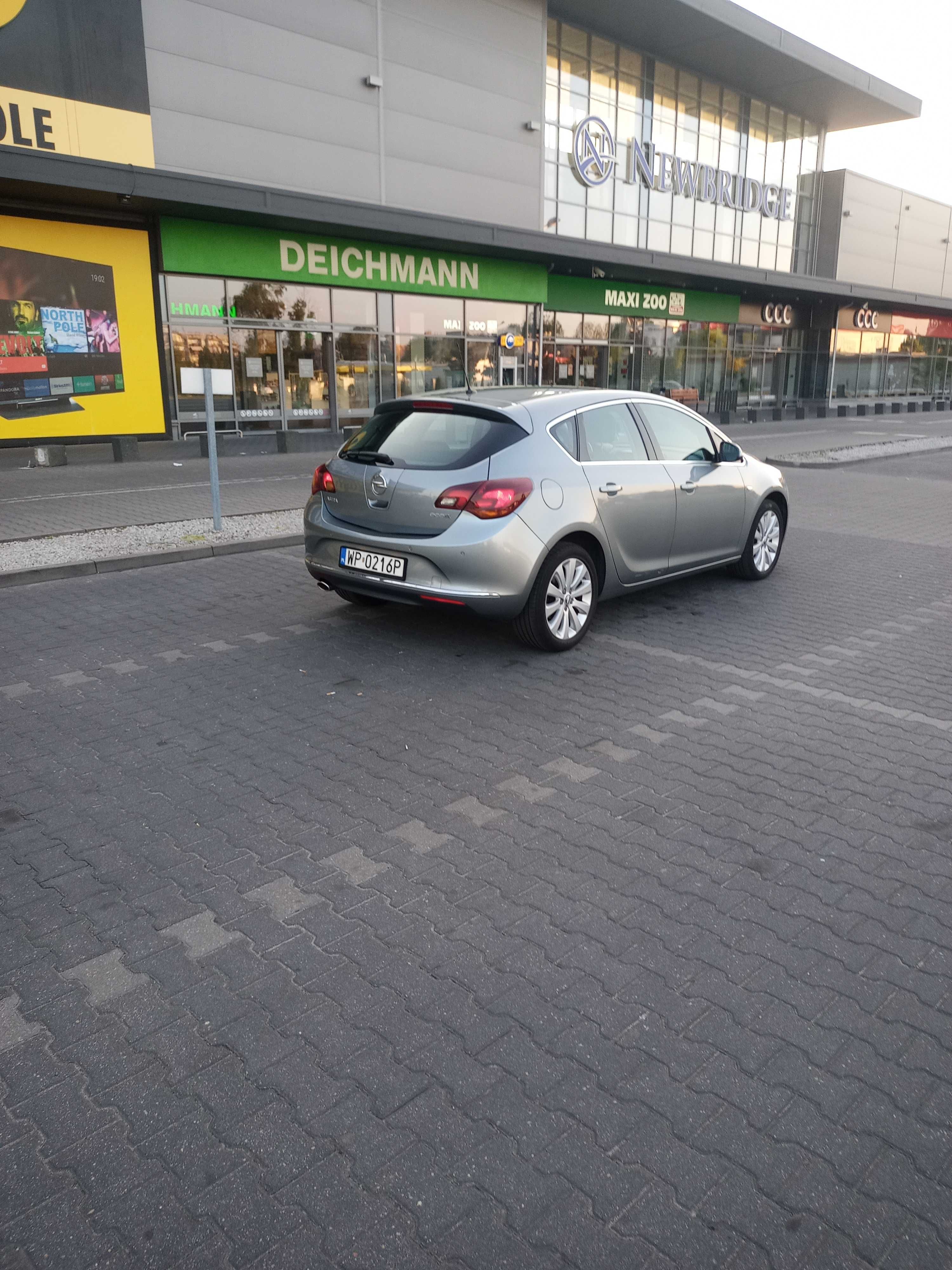 Sprzedam opel astra IV 1.4 T Cosmo
