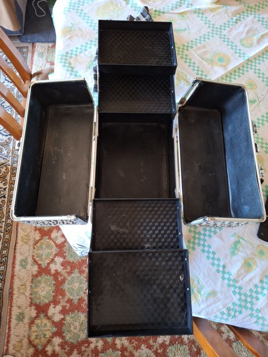 Mala de maquilhagem (aceito trocas)