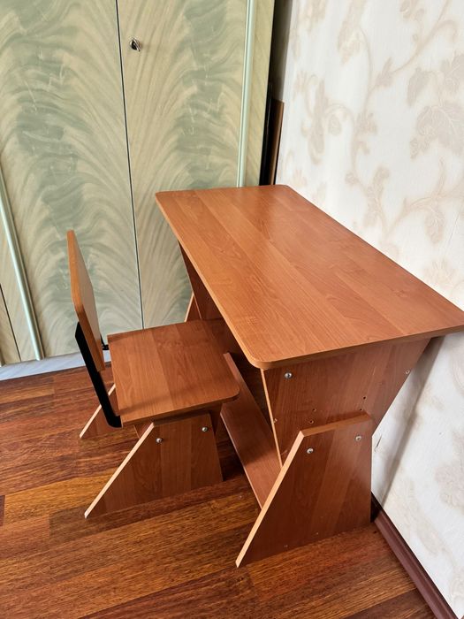 Зростаюча парта зі стільцем б.у.