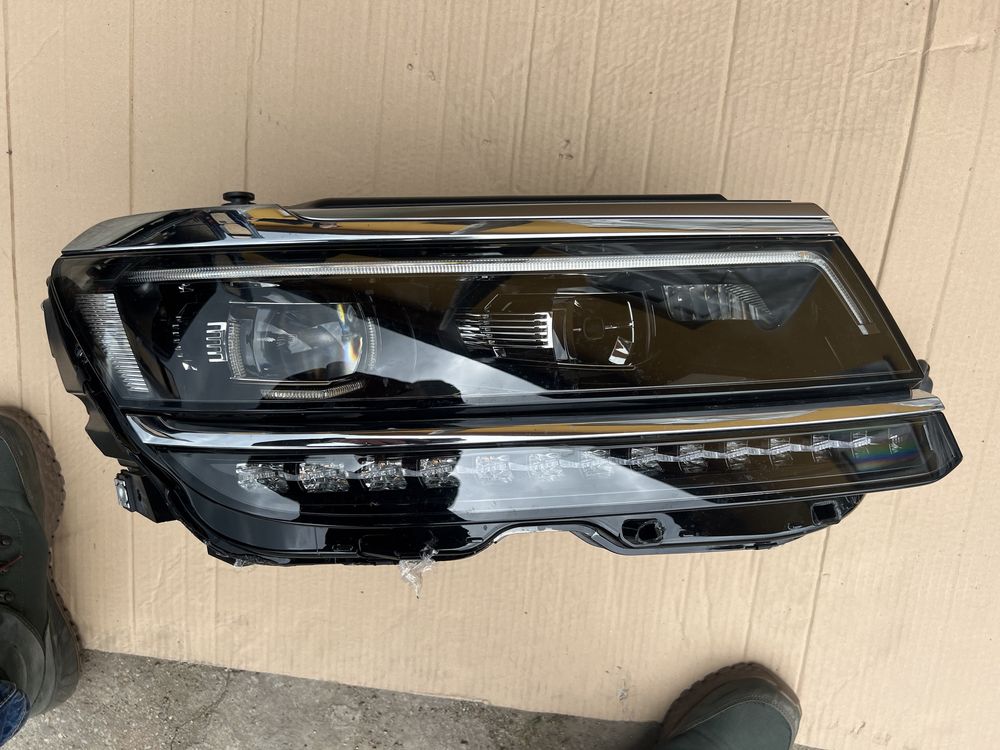 Reflektor lampa prawa VW Tiguan II 5NB941082D