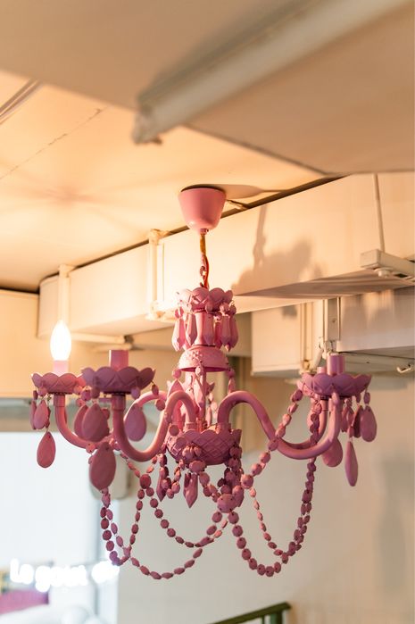 Люстра з чешського хрусталю (пофарбована в роднвий)