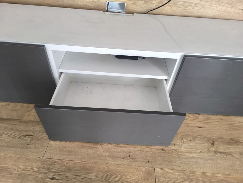 Ikea szafka RTV wysoki połysk