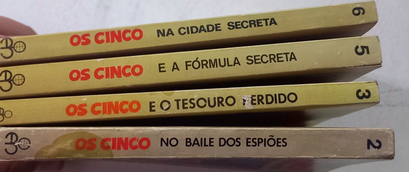 Vários livros de coleção os cinco