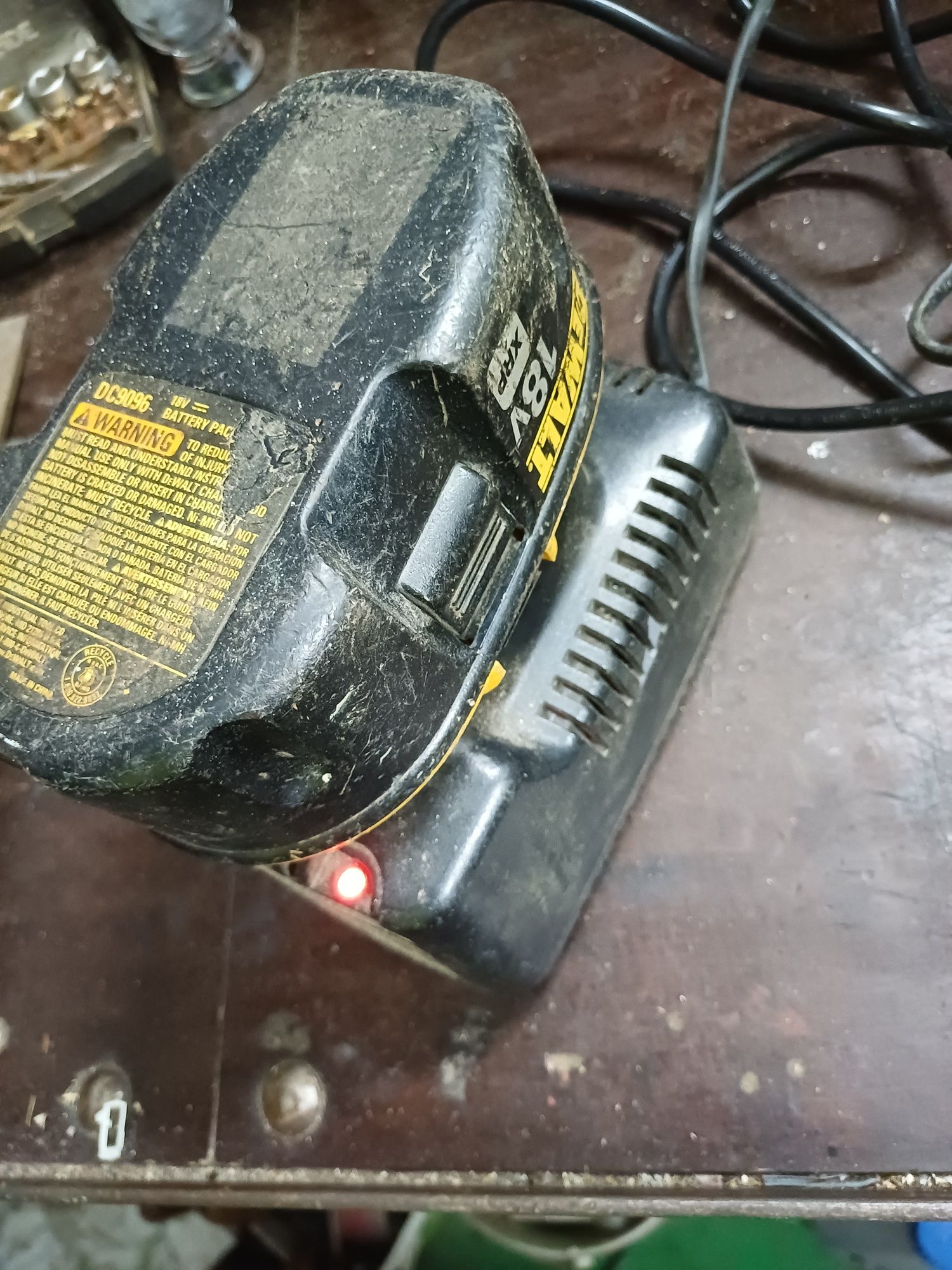 Przecinarka gilotyna dewalt 18v