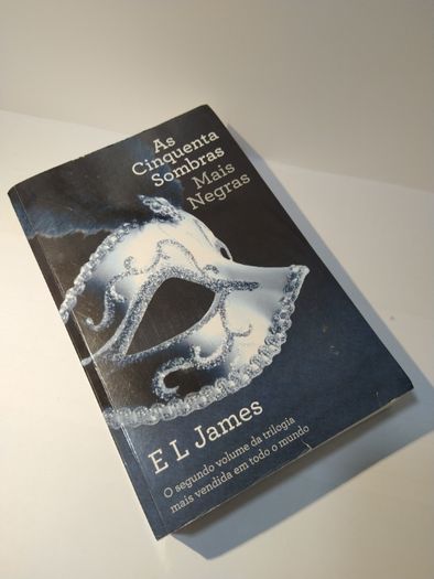 Livro "As cinquenta Sombras - Mais Negras", E. L. JAMES