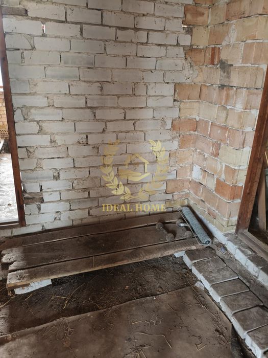 Продаж недобудованого будинку в Устимівці.