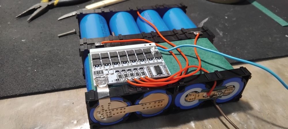 Ремонт перепаковка акумуляторів Li-ion LiFePO4 18650 21700 і тд.