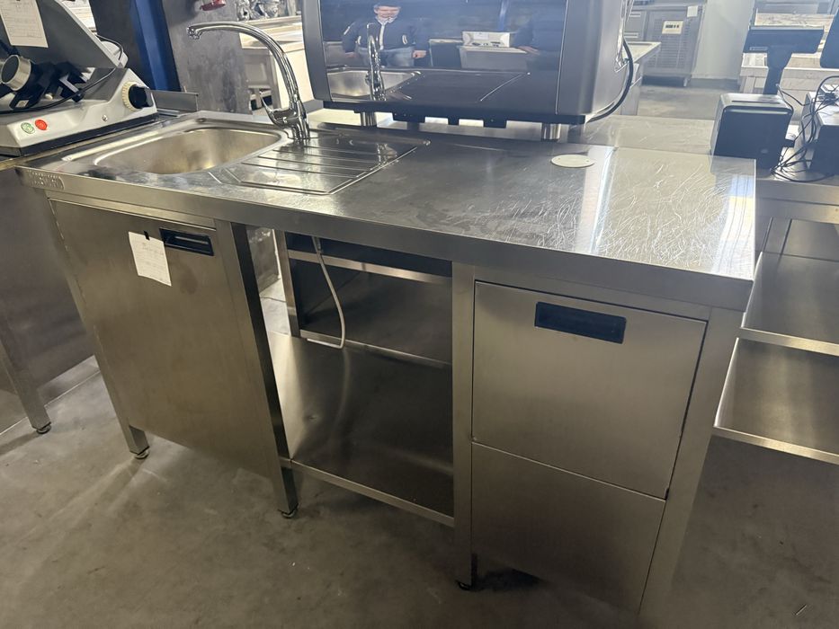 Escaparate/bancada com pio tulha sitio para maquia de chavenas