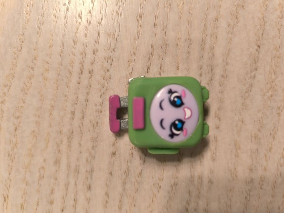 Moji pops carrie
