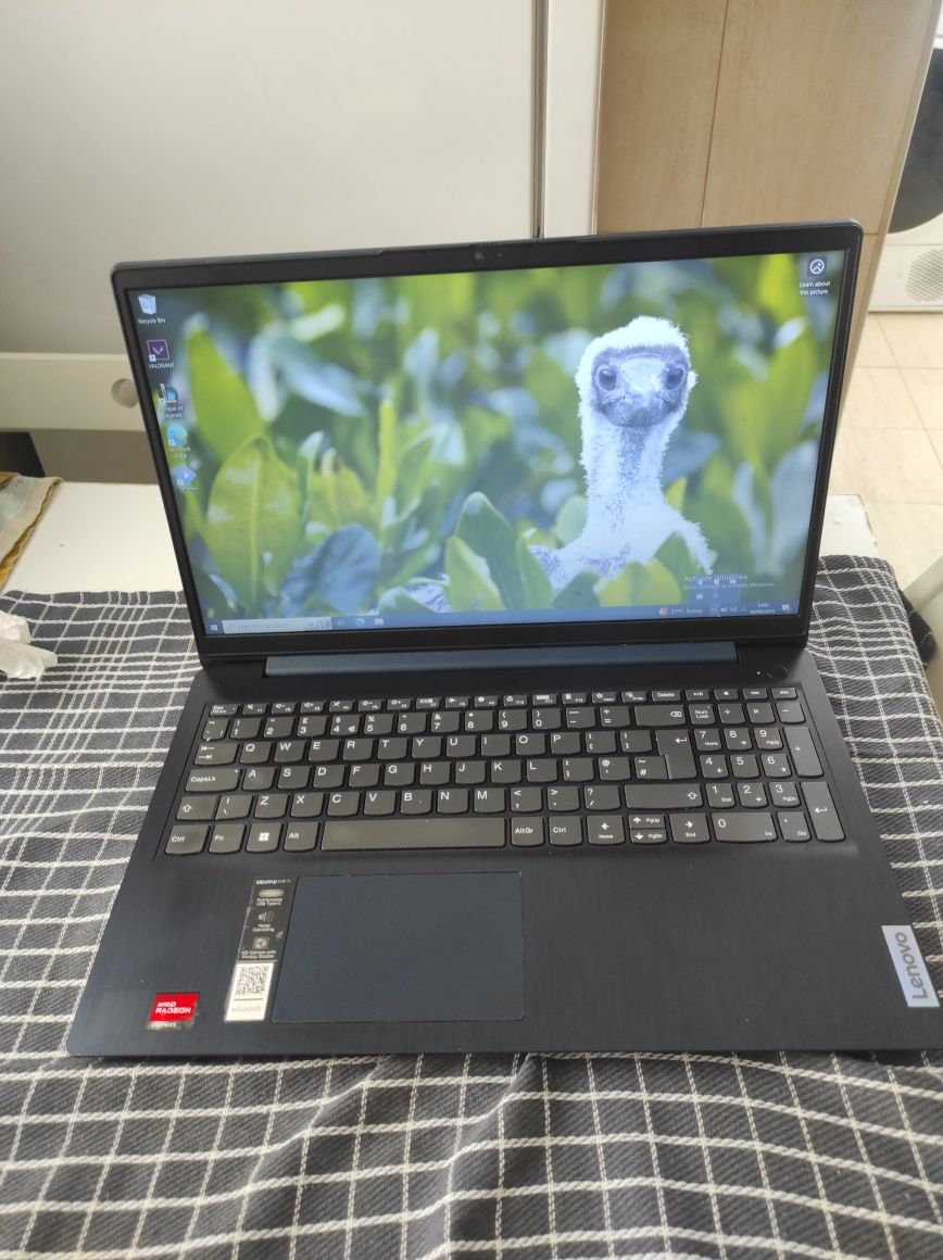 Portátil Lenovo Ryzen 3