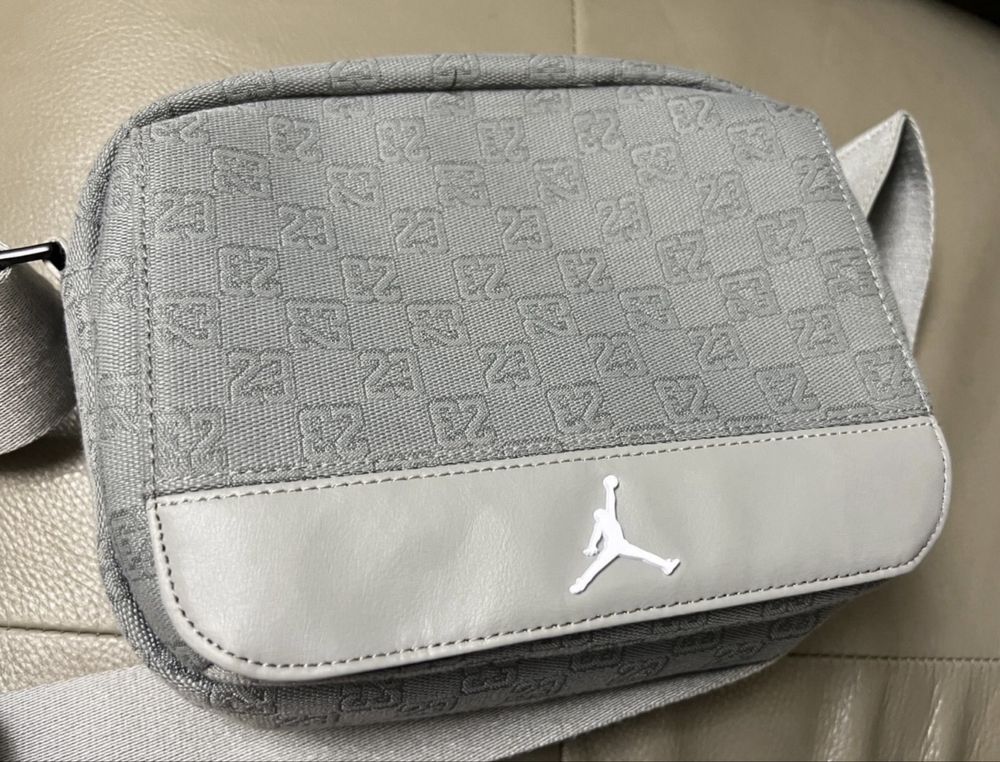 Дорожня сумка Jordan Monogram Duffle Bag сіра ОРИГІНАЛ