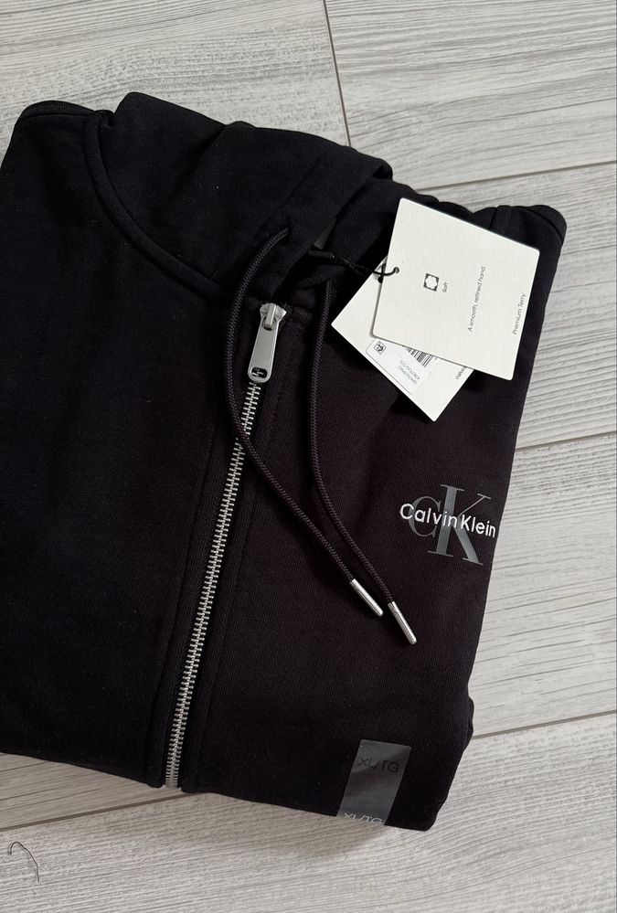 Calvin Klein кофта на замку