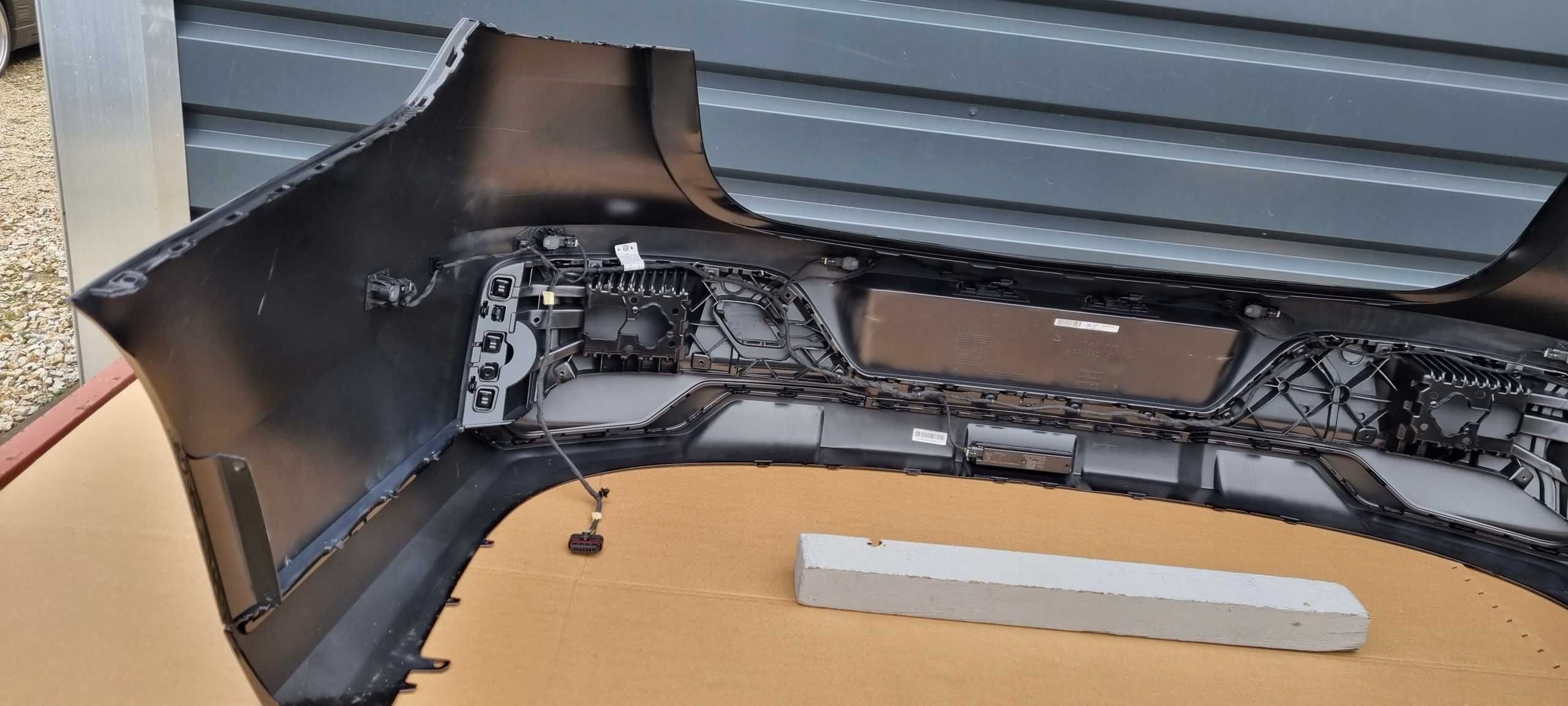 Бампер задній BMW 7 G70 51128081542