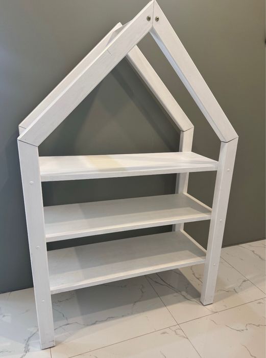 Regal dla dziecka w ksztalcie domku, drewniana