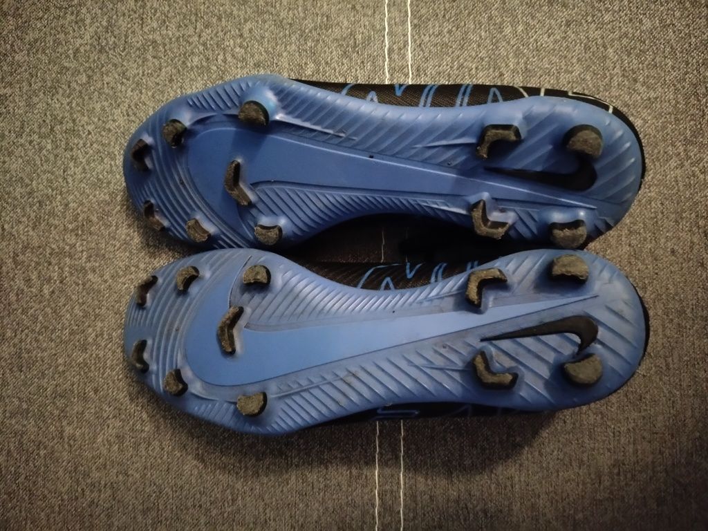 Czarne buty piłkarskie korki lanki Nike Mercurial rozmiar 40