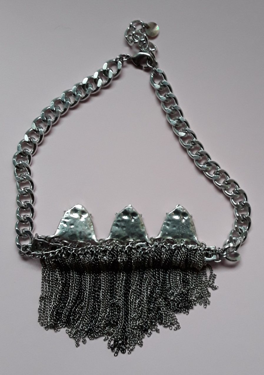 Colar gargantilha em metal prateado da Moon C Paris