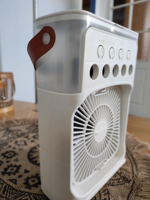 Wentylator nabiurkowy z mgiełką wodną biały