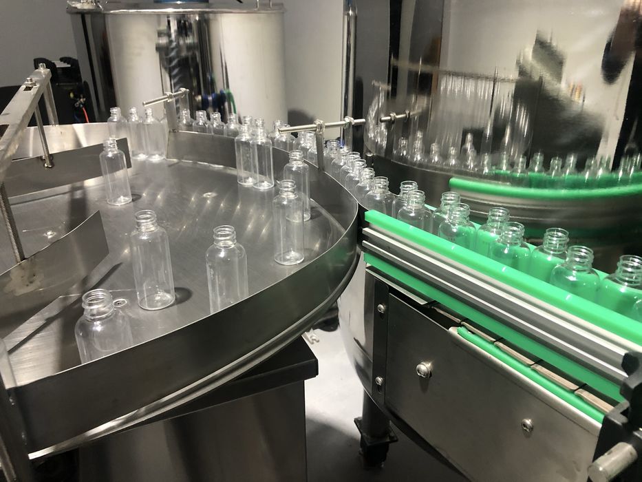 Розлив рідин в тару від 10 до 5000мл.