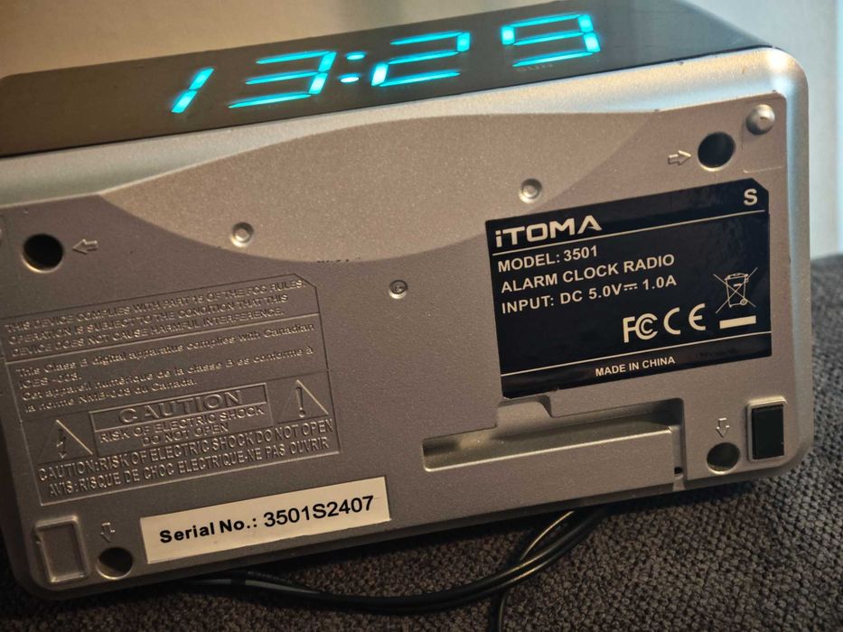 Cyfrowy budzik radiowy z głośnikami , bluetooth , radiem fm