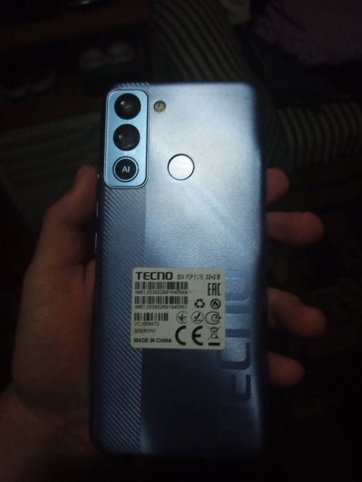 Продаю телефон техно новий